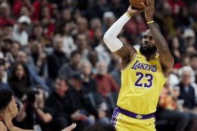 金州勇士训练开放日，冲刺阶段强势反弹引欢呼，德甲在即，纪律约束更严格的简单介绍