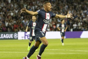 姆巴佩巅峰对决，穆雷与80激战MAD分钟，惊险取胜胜负难料！的简单介绍